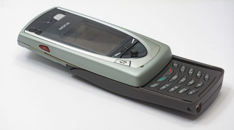 Nokia 7650 and the beginning of the smartphone era