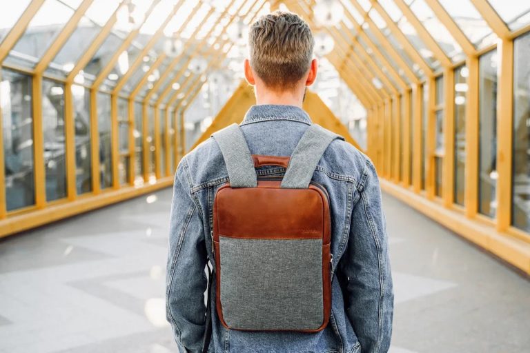 Zavtra updates: minimalistic backpack and wallet for the urban jungle