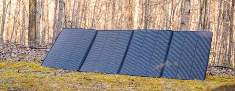 Folding solar module Bluetti SP350 – a giant for camping