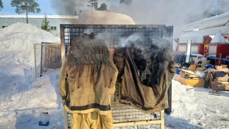 Outfit made of innovative textiles to help fight fires in the Arctic