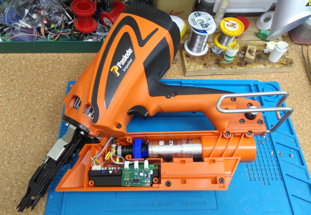 how to remove the electronic lead from the Paslode Impulse gas stapler